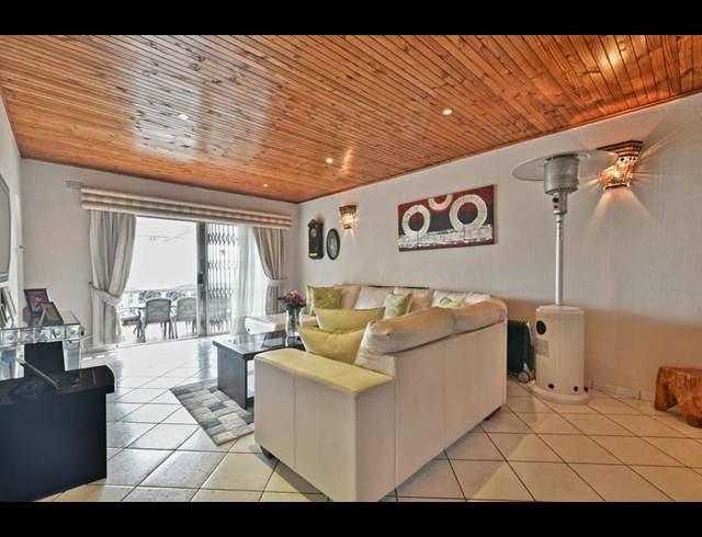 6 BEDROOM HOUSE FOR SALE IN GLENVISTA